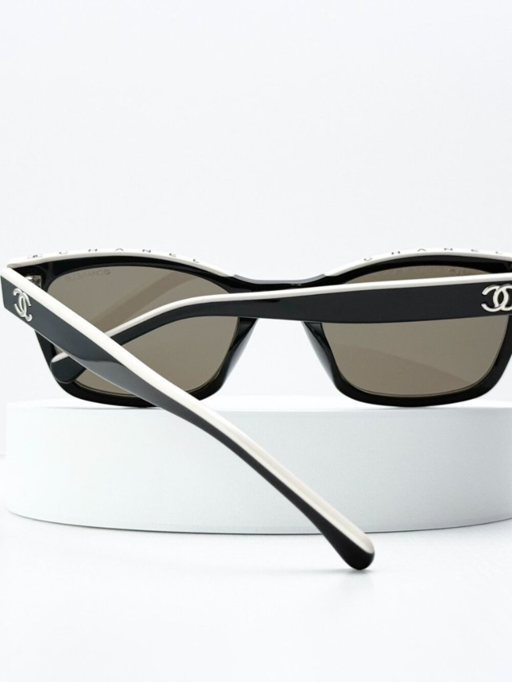 Chanel CH5417 50 Black Beige Square Sunglasses Gray Lens 54-22-140 - Picture 2 of 7